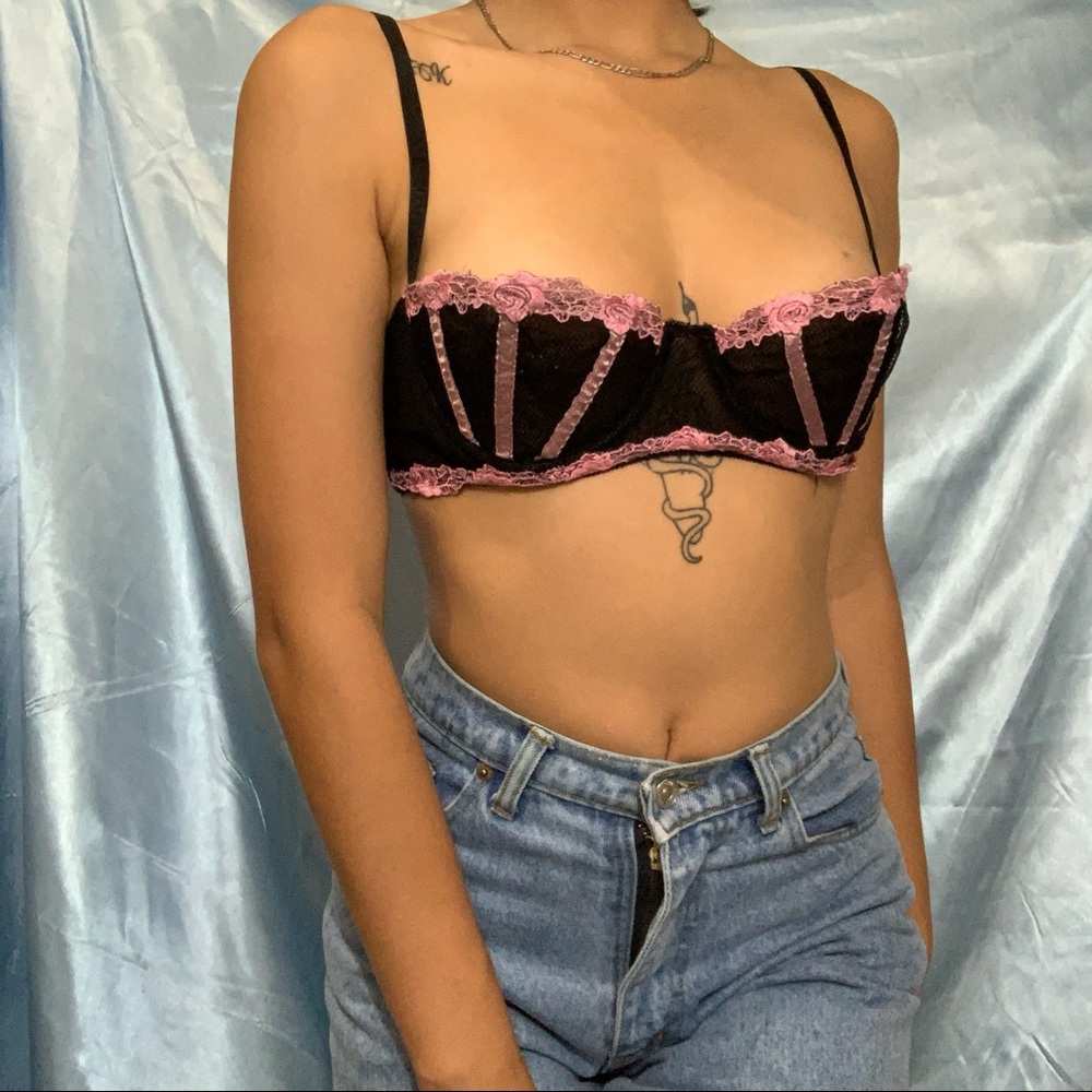 Vintage 90’s wired lace bra 🥰